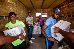 pexels-lagosfoodbank-8061642_1000x667 (1)